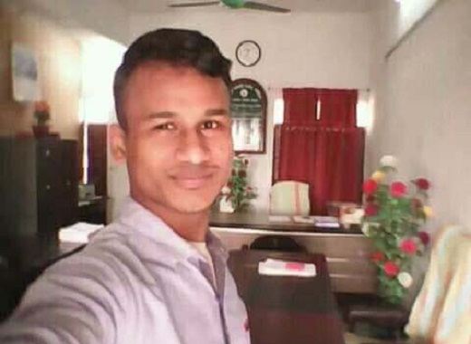 লক্ষ্মীপুর কলেজে ফরম পূরণের টাকা পিয়নের পকেটে