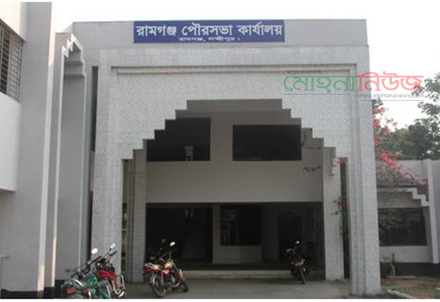 পৌরসভার কর্মচারীকে পেটালেন এসআই,পানি ও বিদ্যুৎ সরবরাহ বন্ধ