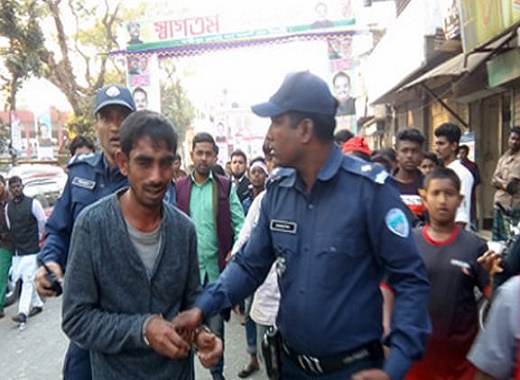 মন্ত্রীর সংবর্ধনা অনুষ্ঠানে অর্ধশতাধিক মোবাইল চুরি