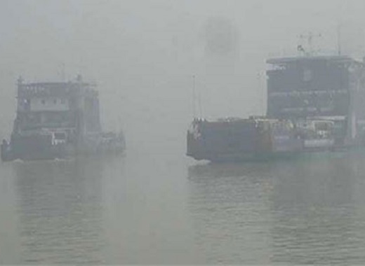 ঘন কুয়াশায় পদ্মায় ফেরি বন্ধ