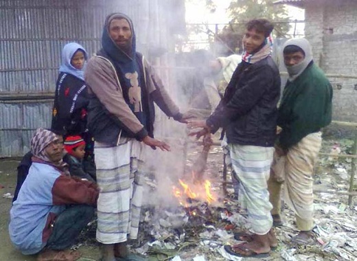 লালমনিরহাটে কুয়াশা, শৈত্য প্রবাহে বিপর্যস্ত জনজীবন