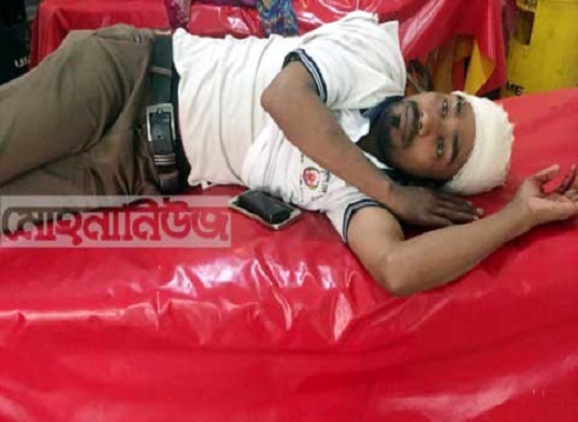 লক্ষ্মীপুরে আহত সাংবাদিক হাসপাতালে