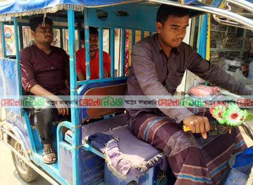 সেই স্মার্ট রিক্সাওয়ালা এখন অটো চালক