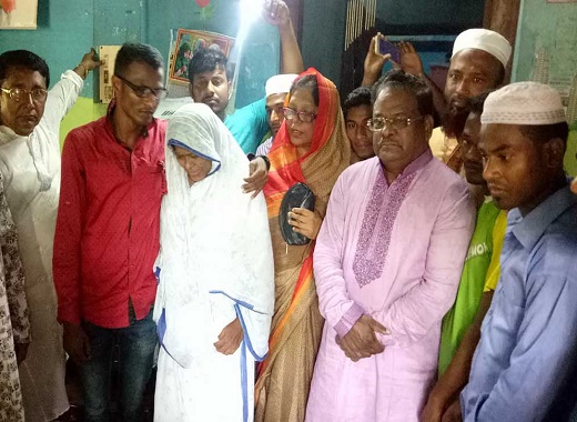 লক্ষ্মীপুরে প্রয়াত সাংবাদিক মালেকের পরিবারের পাশে মন্ত্রী