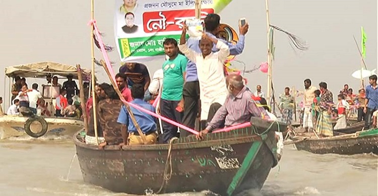 চাঁদপুরে মা ইলিশ রক্ষায় মেঘনায় নৌ শোভাযাত্রা