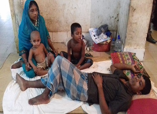 দত্তপাড়ায় চোর সন্দেহে ব্যবসায়ীকে মারধর