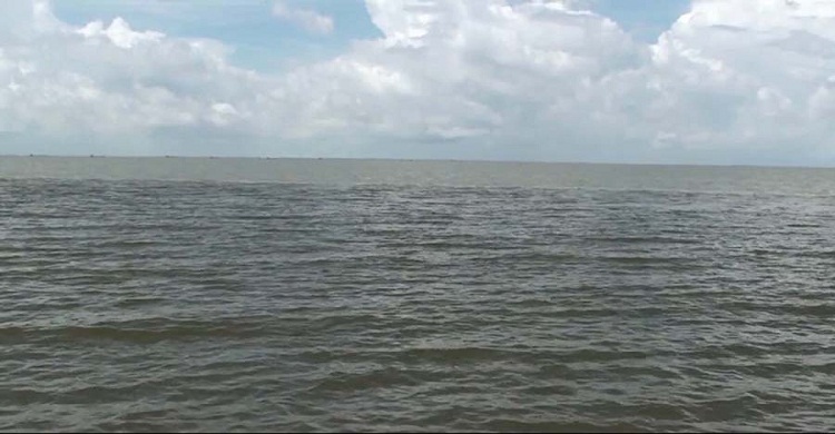 নদী যখন নৌকার শূন্যতা অনুভব করে
