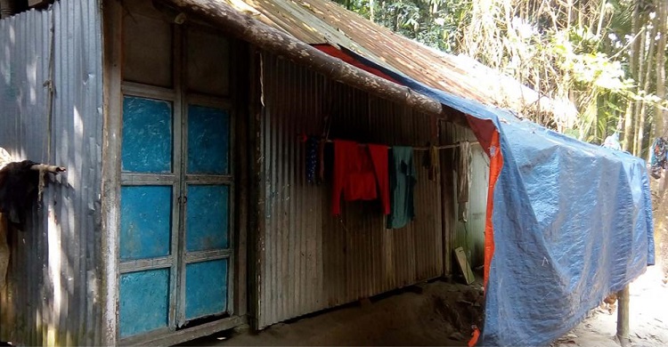 লক্ষ্মীপুরে বিনামূল্যের ঘর নির্মাণে টাকা নেয়ার অভিযোগ