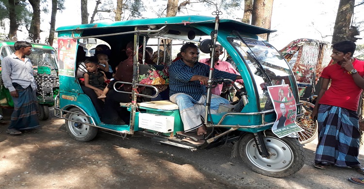 লক্ষ্মীপুরে স্মার্টকার্ড গ্রহীতাদের সেবা দিচ্ছে সাত্তার ট্রাস্ট