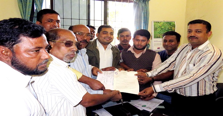 লক্ষ্মীপুর-৪ আসনে লাইলীর মনোনয়নপত্র সংগ্রহ