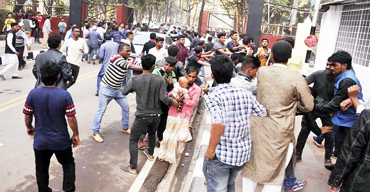 ড. কামালের গাড়িবহরে হামলার অভিযোগ