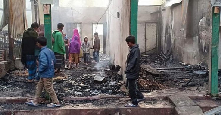 কমলনগরে অগ্নিকান্ডে ব্যবসায়ীদের ১৩ লাখ টাকার ক্ষতি
