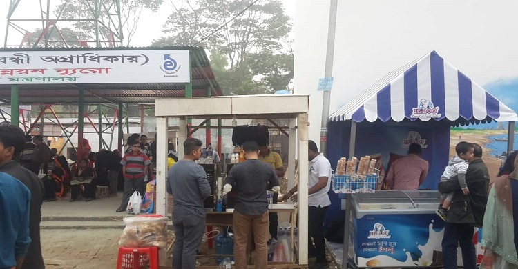 বাণিজ্য মেলায় ‘অবৈধ’ স্টল!