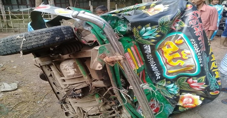 লক্ষ্মীপুরে বাস-সিএনজি সংঘর্ষে চালক নিহত