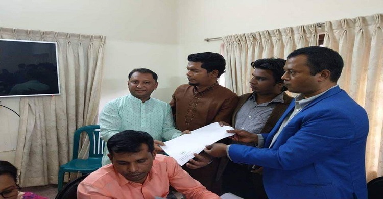 উপজেলা চেয়ারম্যান পদে সুমনের মনোনয়নপত্র সংগ্রহ