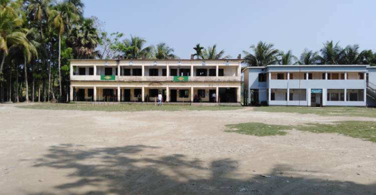রায়পুরে এক কেন্দ্রে আড়াই ঘন্টায় ৩ ভোট