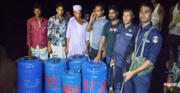 রায়পুরে ৫ লাখ গলদা চিংড়ির রেনুসহ আটক-২