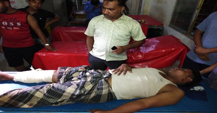 লক্ষ্মীপুরে অপহৃত স্বেচ্ছাসেবকলীগ  নেতা হাসপাতালে ভর্তি