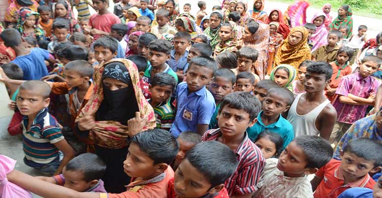লক্ষ্মীপুরে তিন শতাধিক শিশু পেল ঈদের নতুন জামা