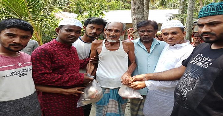 লক্ষ্মীপুরে যুবলীগের খাবার সামগ্রী বিতরণ