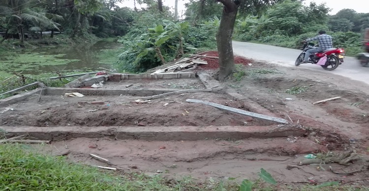 লক্ষ্মীপুরে নির্মিত ঘর ভাংচুরের অভিযোগ