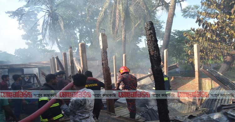 লক্ষ্মীপুরে ব্যবসা প্রতিষ্ঠান পুড়ে কোটি টাকার ক্ষতি