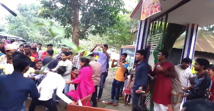 লক্ষ্মীপুরে বিয়েতে মারামারি, জরিমানা দিয়ে কোলাকুলি