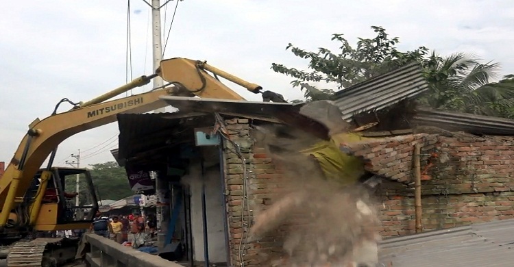 লক্ষ্মীপুরে ৫০টি অবৈধ স্থাপনা উচ্ছেদ