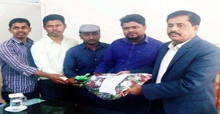 লক্ষ্মীপুর সরকারি কলেজের অধ্যক্ষকে সাংবাদিক সমিতির শুভেচ্ছা