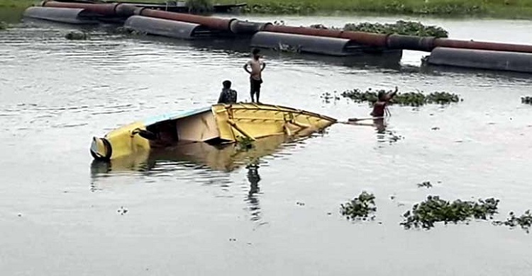 ব্রাহ্মণবাড়িয়ার তিতাস নদীতে ১০ টাকা দরের ৪০০ বস্তা চালসহ নৌকাডুবি