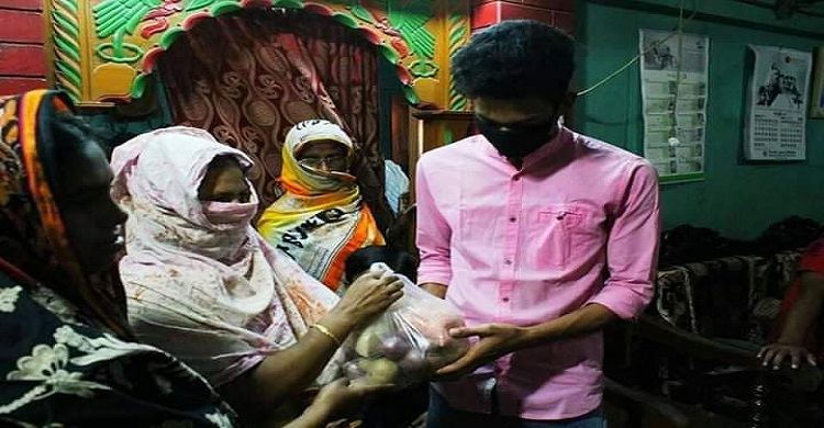 পটুয়াখালীতে দিনমজুরদের পাশে দাঁড়ালো সবুজ বাংলাদেশ