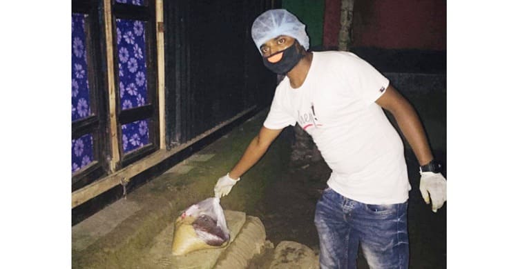 রায়পুরে সাবেক ছাত্রলীগ নেতার উপহার পেল কর্মহীনরা