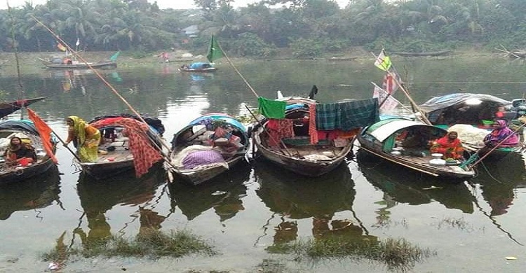 জলে কুমির, ডাঙায় বাঘ!