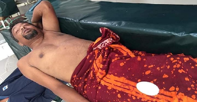 কবিরহাটে ছাত্রলীগ নেতার গুলিতে আ’লীগ নেতা গুলিবিদ্ধ, আহত ৩