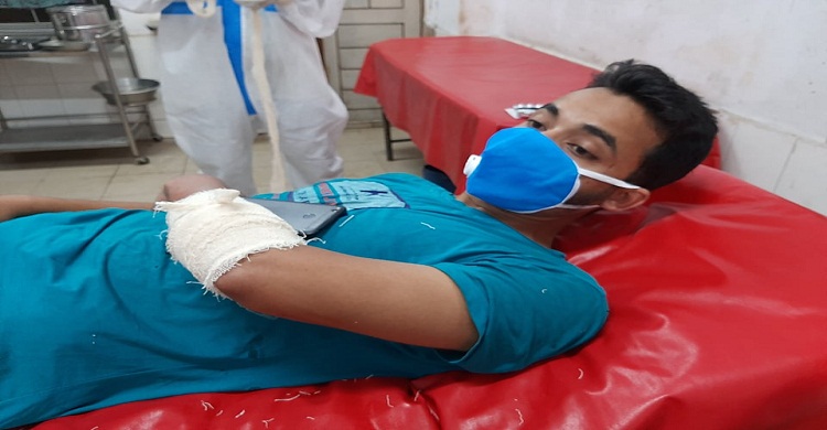 লক্ষ্মীপুরে জাবি শিক্ষার্থীসহ ৮ জনকে কুপিয়ে জখম