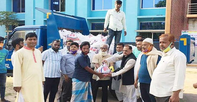 তথ্যমন্ত্রীর উদ্যোগে খাদ্যসামগ্রী পেলেন ৫০০ প‌রিবার