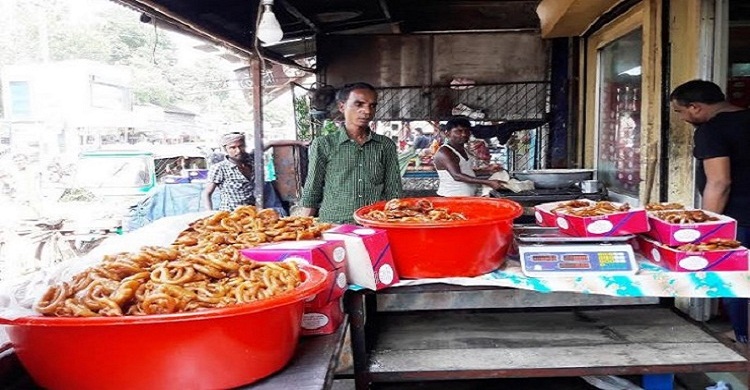 ইফতারি বিক্রিতে মানা হচ্ছে না সরকারি নির্দেশনা