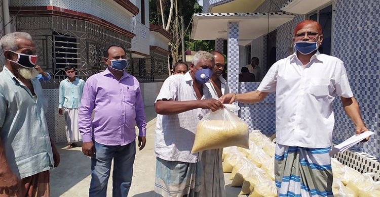 হজ্বের টাকায় চেয়ারম্যান তাফাজ্জলের মানবসেবা