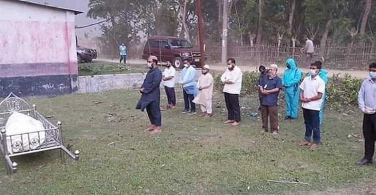 করোনা উপসর্গে মৃত্যু, জানাজা পড়ালেন ইউএনও