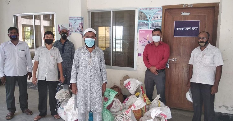 মোহনানিউজে সংবাদ প্রকাশ: শিক্ষক কর্মচারীদের পাশে দাঁড়িয়েছে ইউএনও