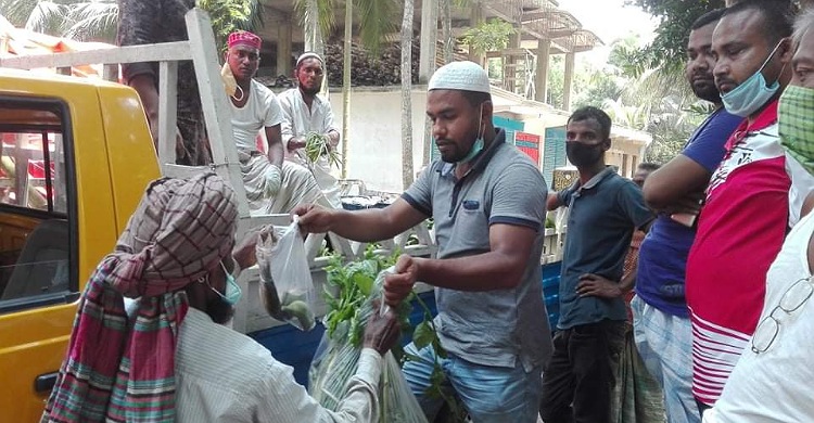লক্ষ্মীপুরে ৫০০ অসহায় পেলো যুবলীগ নেতা রুপমের উপহার