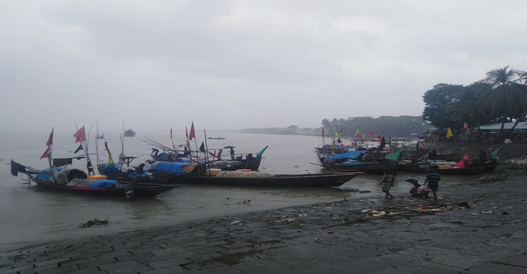 লক্ষ্মীপুরের মেঘনায় করোনা ঝুঁকি !