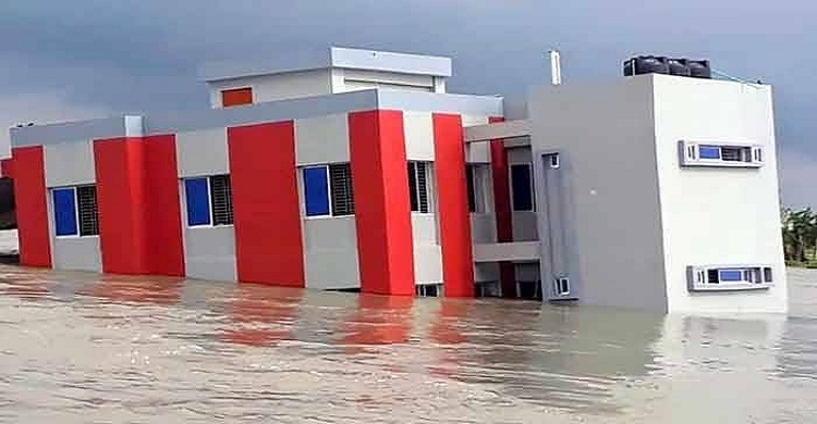 ভুল সিদ্ধান্তে পদ্মায় বিলীন ২ কোটি ২৯ লাখ টাকার ভবন