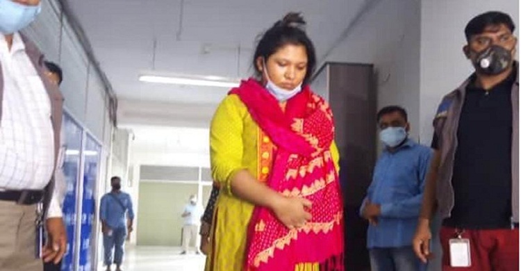 ফেসবুকে প্রতারণা: নারীসহ গ্রেফতার ১২