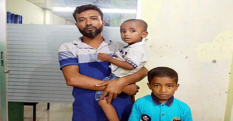 শিশু সন্তানদের জন্য বাঁচতে চান আলমগীর