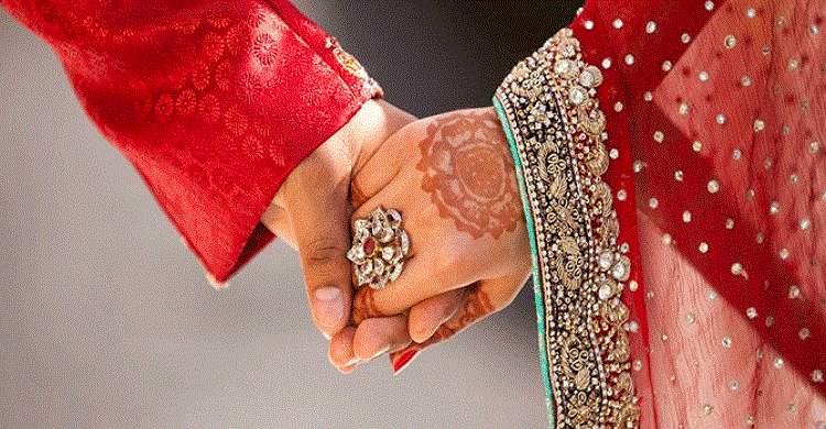 বিনা দাওয়াতে উপস্থিত, ফিরলো উপহার চুরি করে