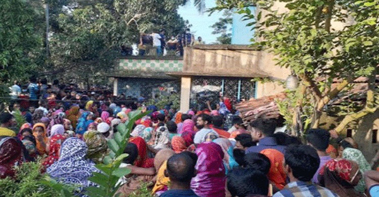 সাতক্ষীরায় একই পরিবারের চার জনকে গলা কেটে হত্যা