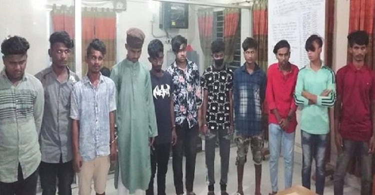 চাঁদপুরে কিশোর গ্যাং সদস্য সন্দেহে আটক ১১