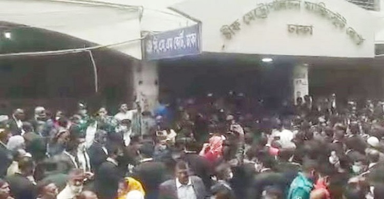 আইনজীবীকে আটকে রাখায় সিএমএম কোর্টে তালা, বিচারকাজ বন্ধ