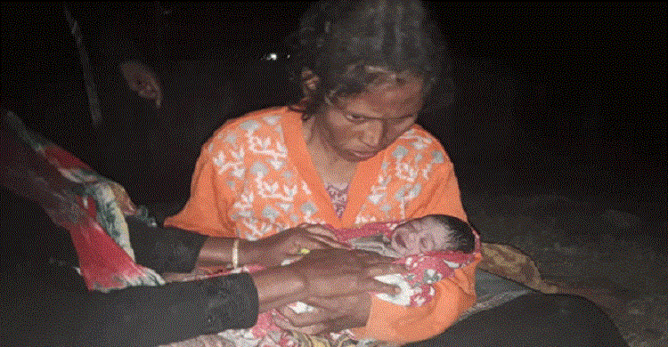 পুলিশের ফোনেও এলো না অ্যাম্বুলেন্স, রাস্তায় মা হলেন পাগলী!